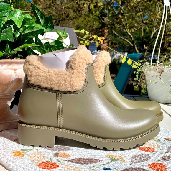 ASOS DESIGN Gold Coast Shearling Lined Chelsea Rain Snow Boots - Picture 1 of 15
